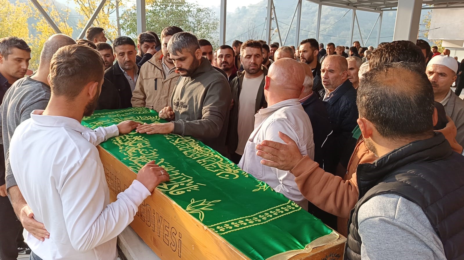 Göçük Altında Kalan 24 Yaşındaki Iş Makinesi Operatörü Toprağa Verildi 2000