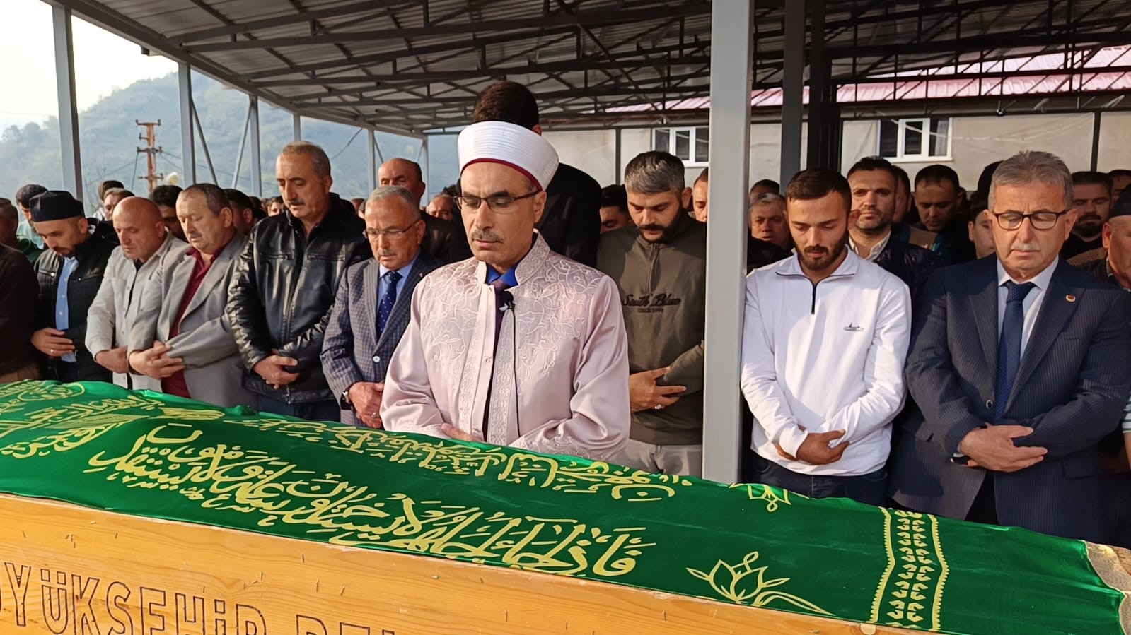 Göçük Altında Kalan 24 Yaşındaki Iş Makinesi Operatörü Toprağa Verildi 3