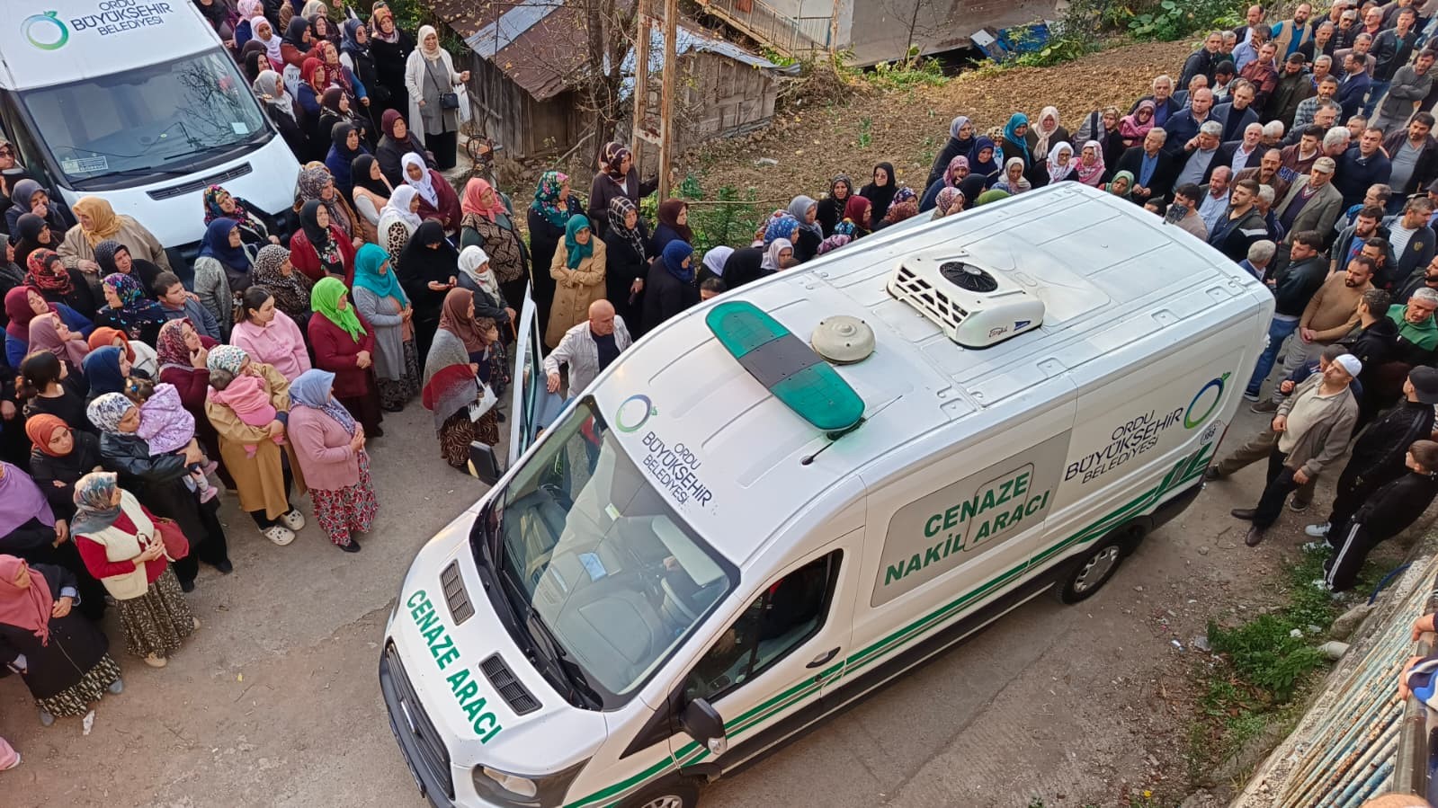 Göçük Altında Kalan 24 Yaşındaki Iş Makinesi Operatörü Toprağa Verildi 4