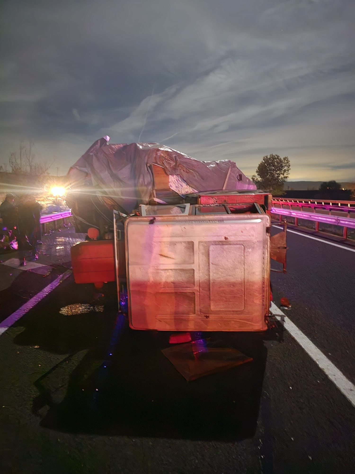 Hafif Ticari Araçla Traktör Çarpıştı Feci Kazada 5 Kişi Yaralandı 2