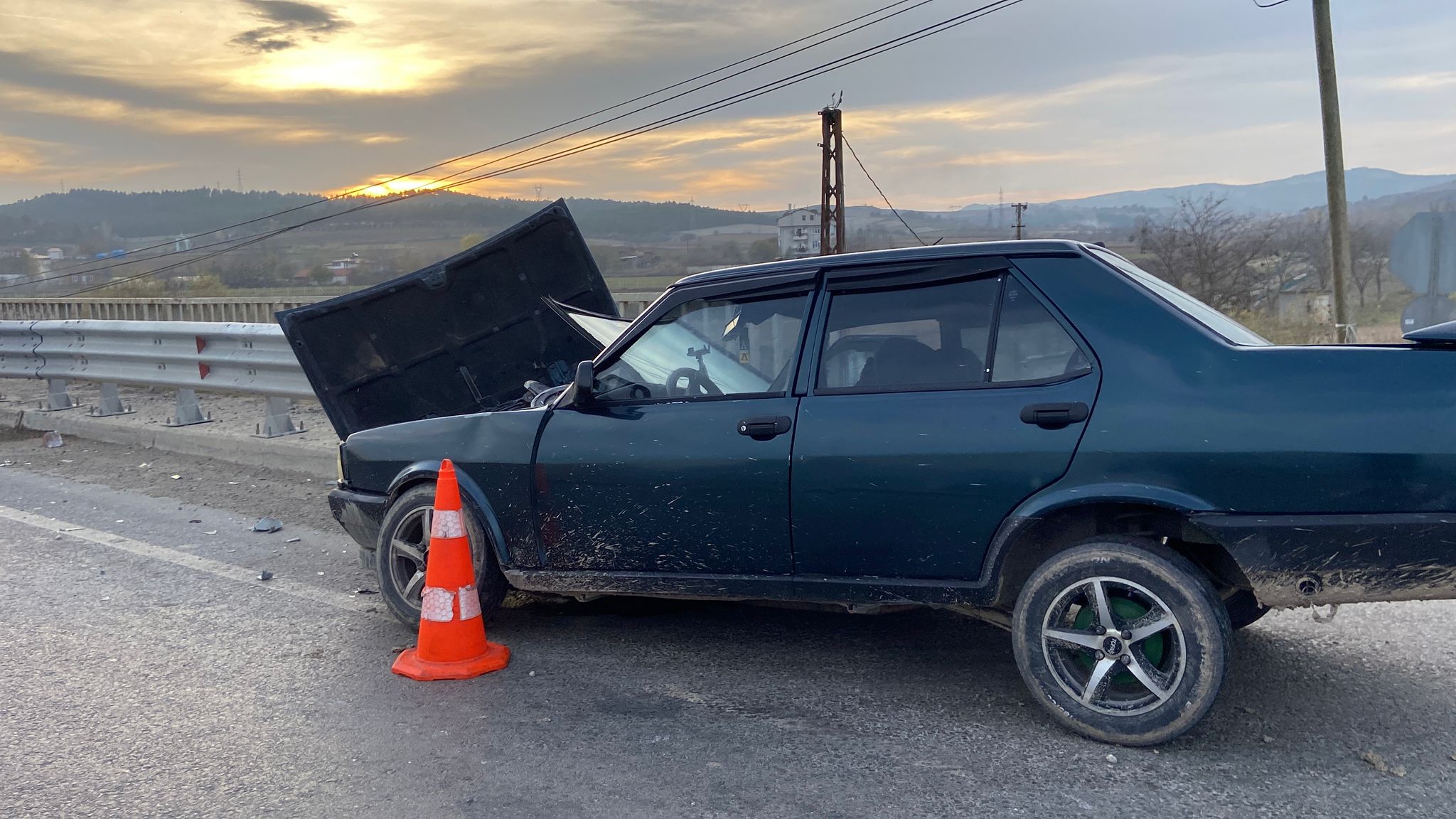 Hanönü Taşköprü Yolunda Kaza! Otomobil Köprü Demirlerine Çarptı 1 Yaralı! 8