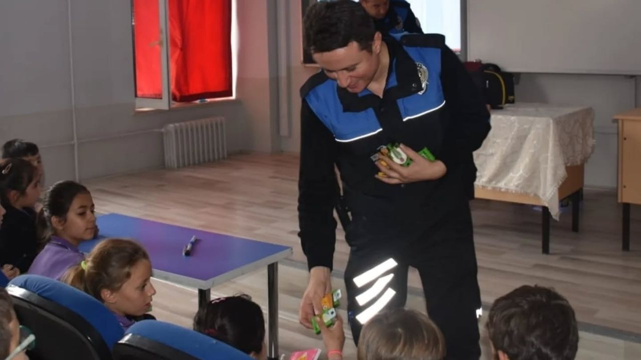 Hayata Renk Verelim Projesi Taşköprü’de Öğrencilerle Buluştu (1)