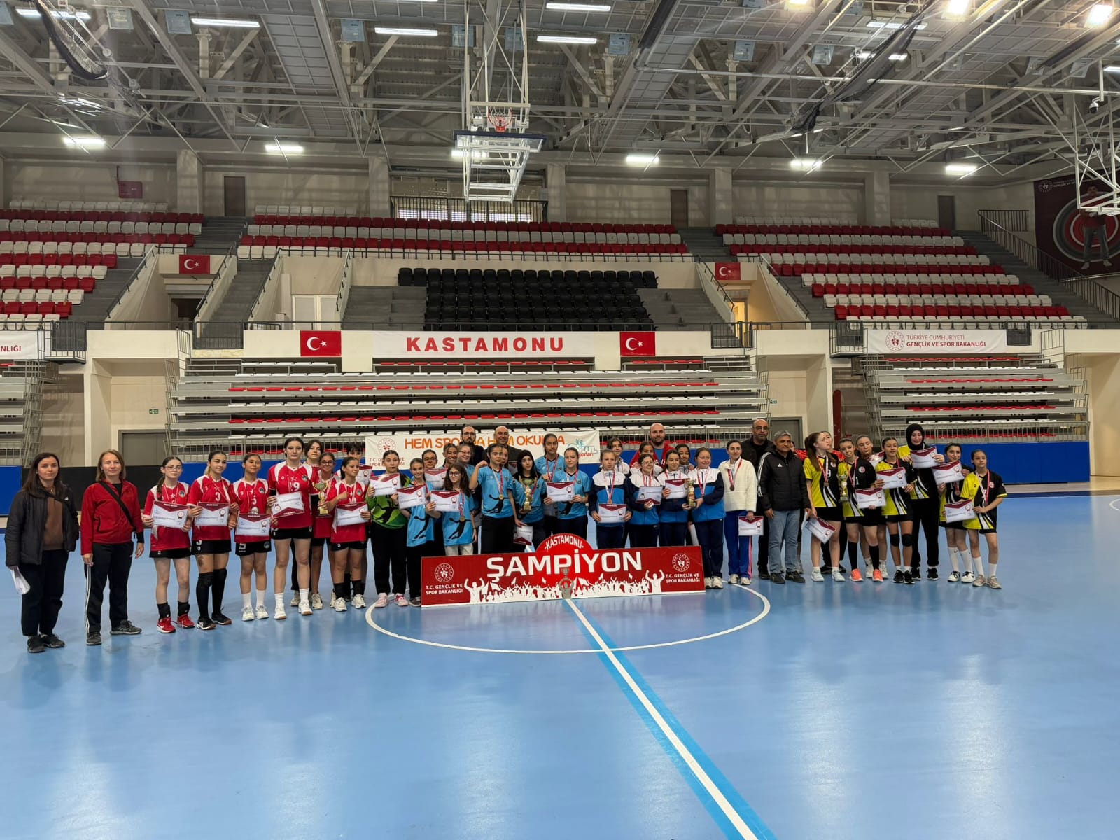 İnebolu Atatürk Ortaokulu Yıldız Erkekler Hentbol Şampiyonu Oldu 12