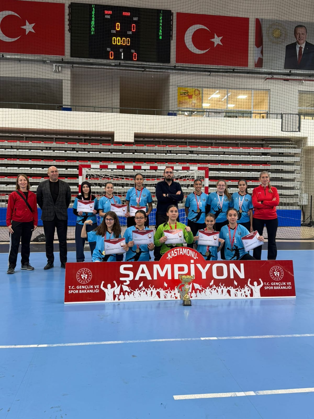 İnebolu Atatürk Ortaokulu Yıldız Erkekler Hentbol Şampiyonu Oldu 13