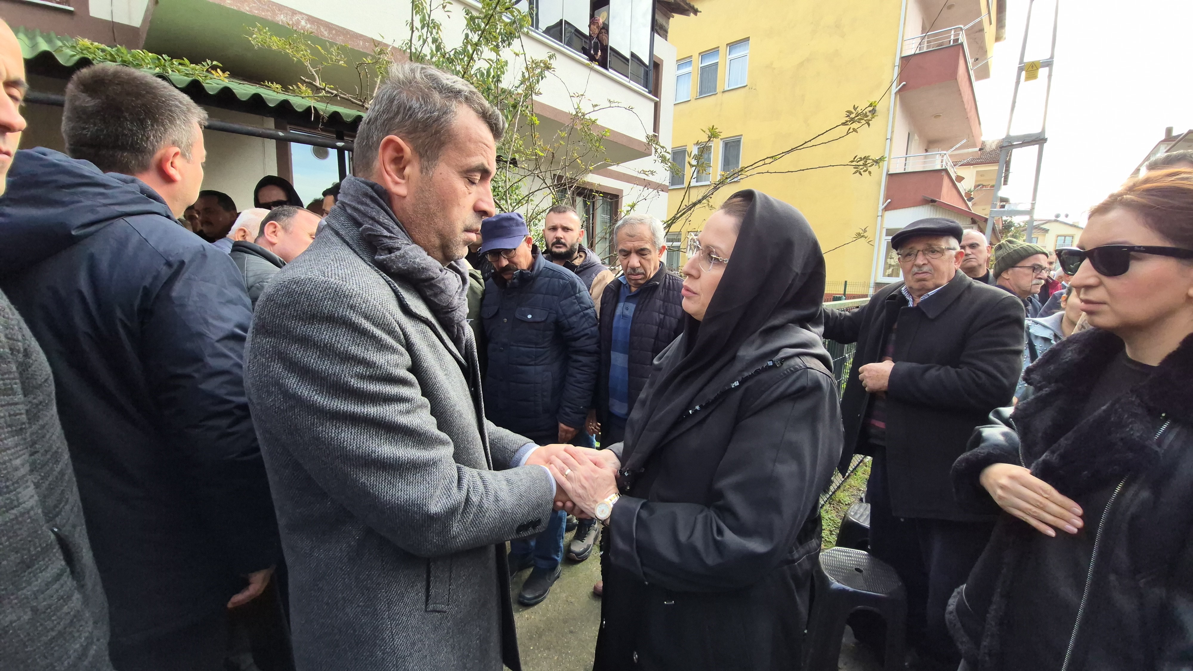 Kalp Krizi Sonucu Genç Yaşta Vefat Etmişti Son Yolculuğuna Uğurlandı 12