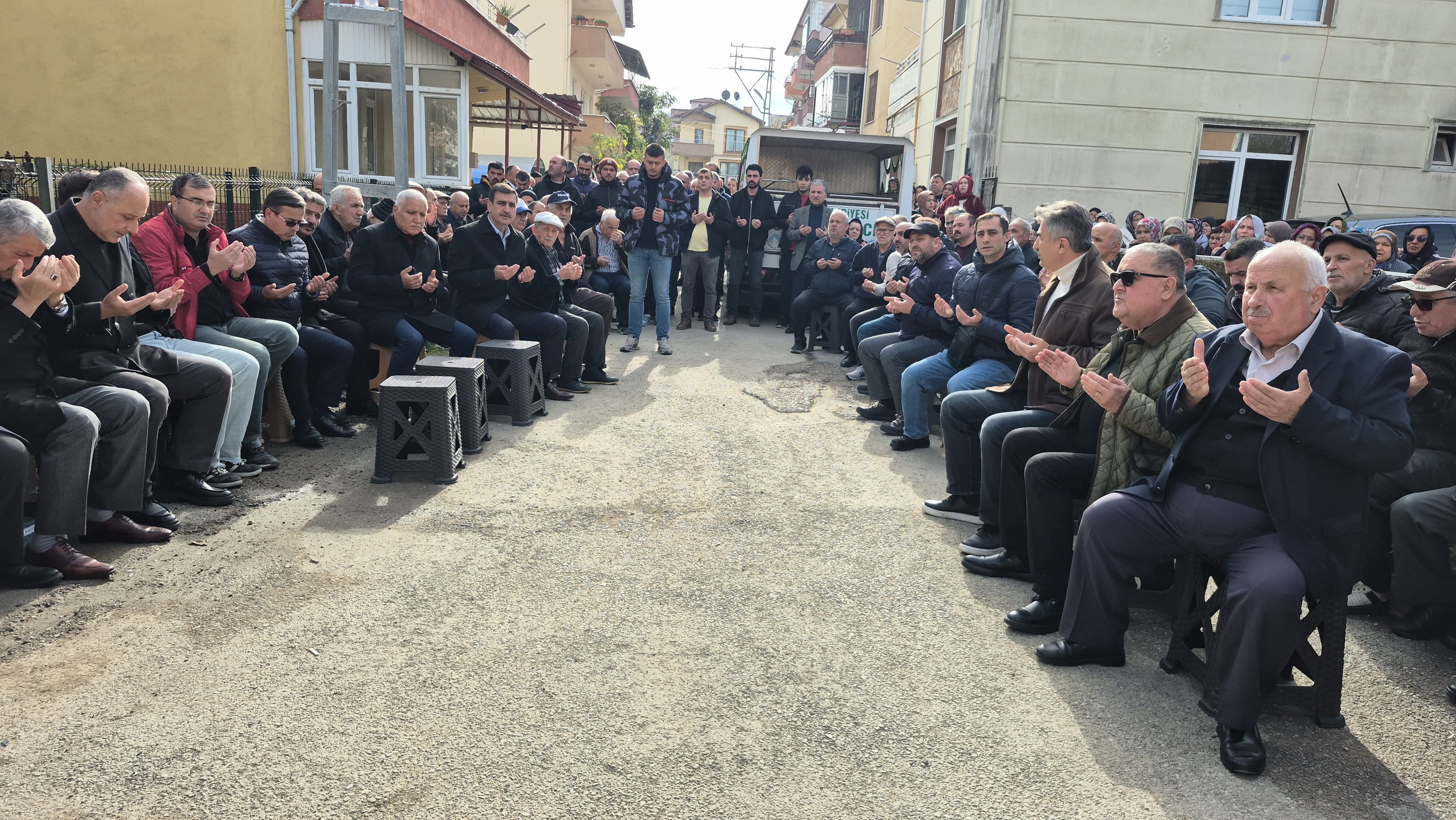 Kalp Krizi Sonucu Genç Yaşta Vefat Etmişti Son Yolculuğuna Uğurlandı 4
