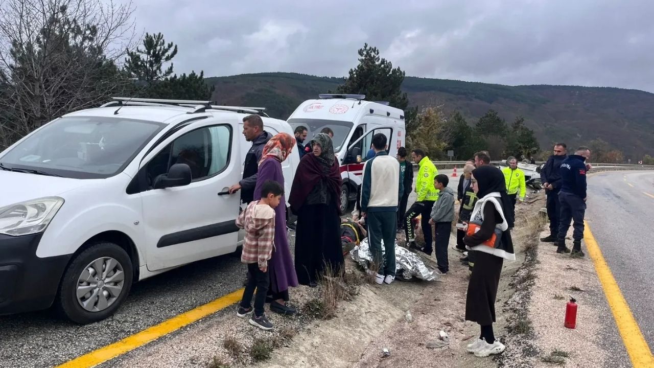 Kastamonu–Çankırı Yolunda Feci Kaza Araçta Sıkışan Yaralılar Kurtarıldı (1)