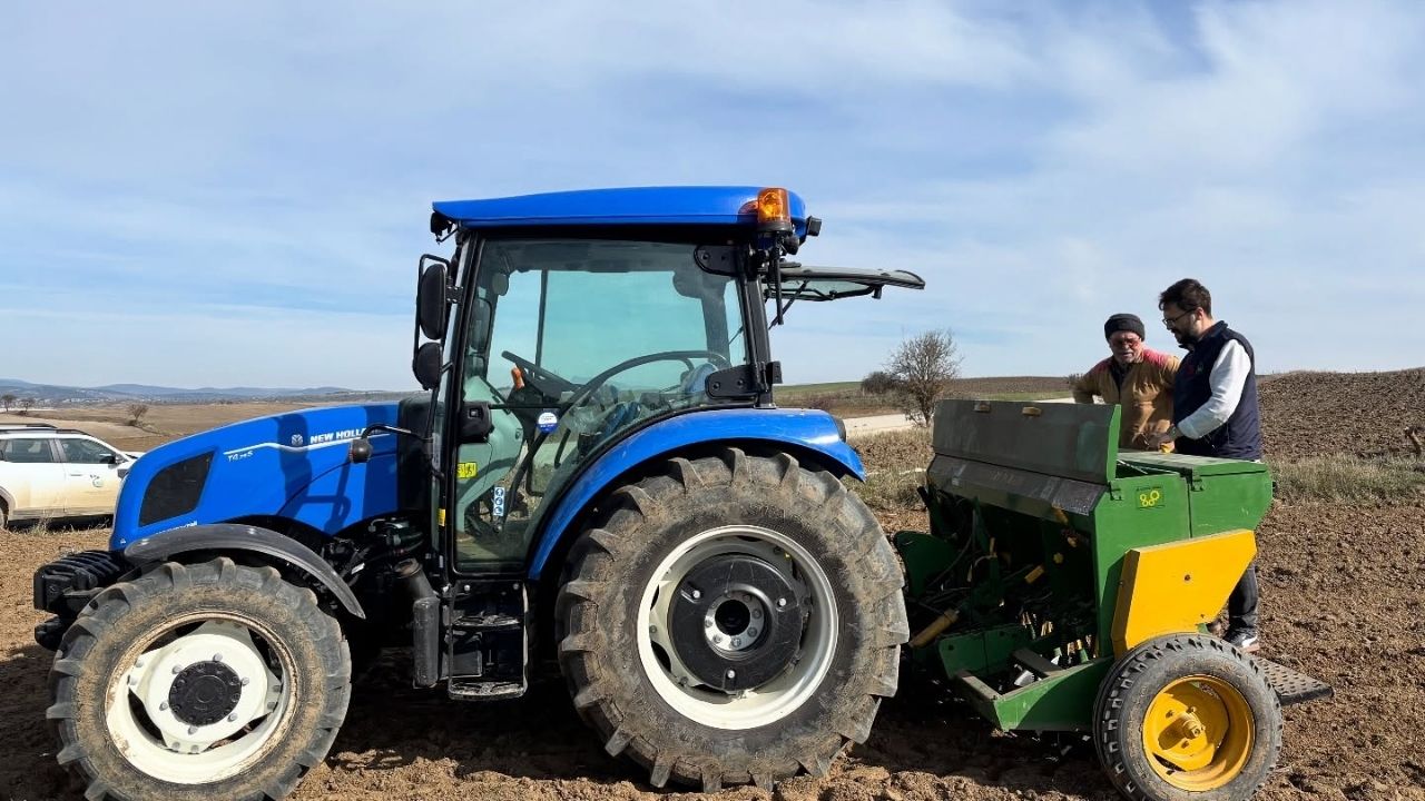 Kastamonu’da Çiftçiler Tarlada, Ekipler Sahada! Hububat Ekimi Aralıksız Sürüyor (1)