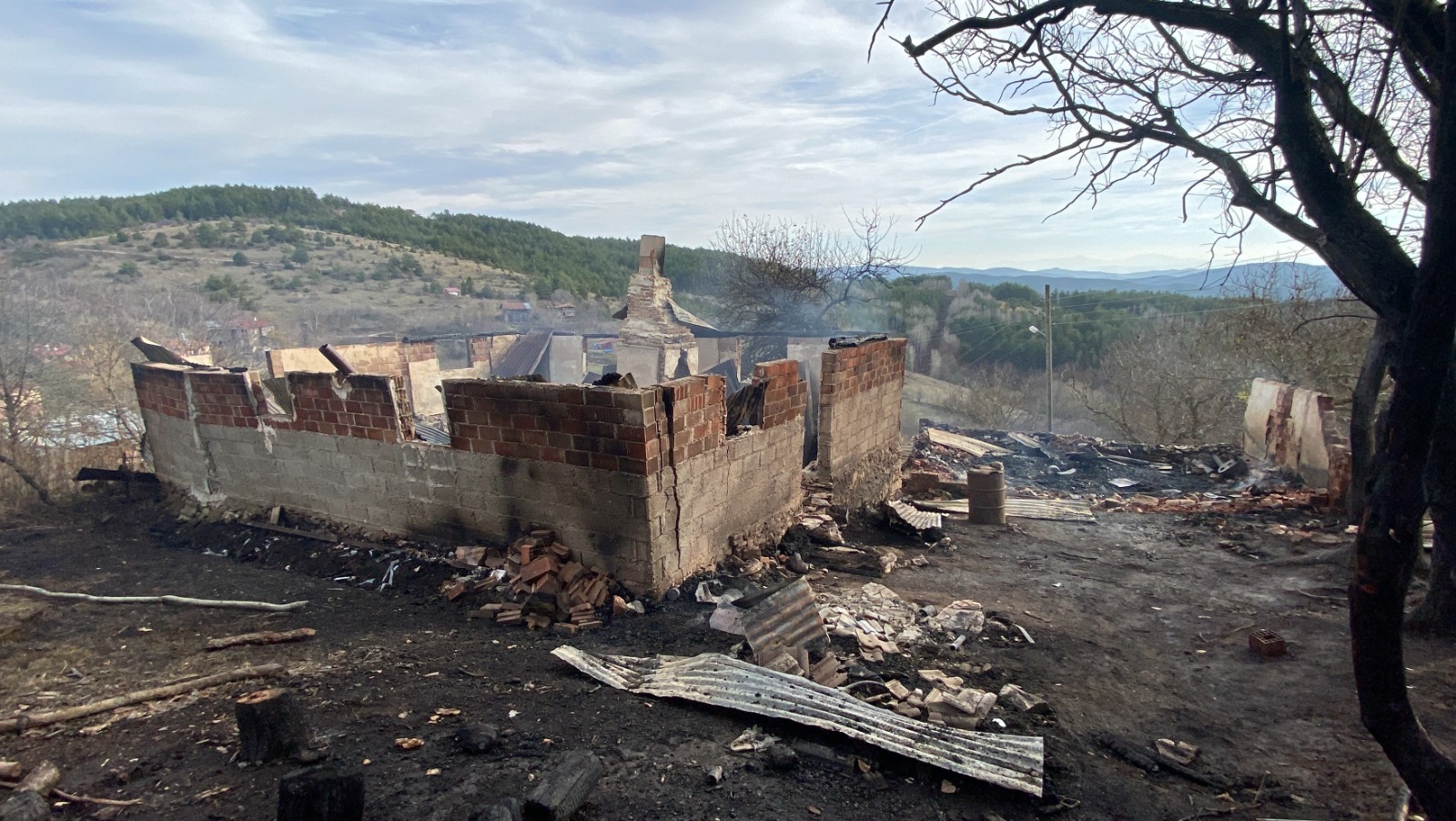 Kastamonu'da Feci Olay Alevlere Teslim Olan Evde Yanarak Yaşamını Yitirdi 4