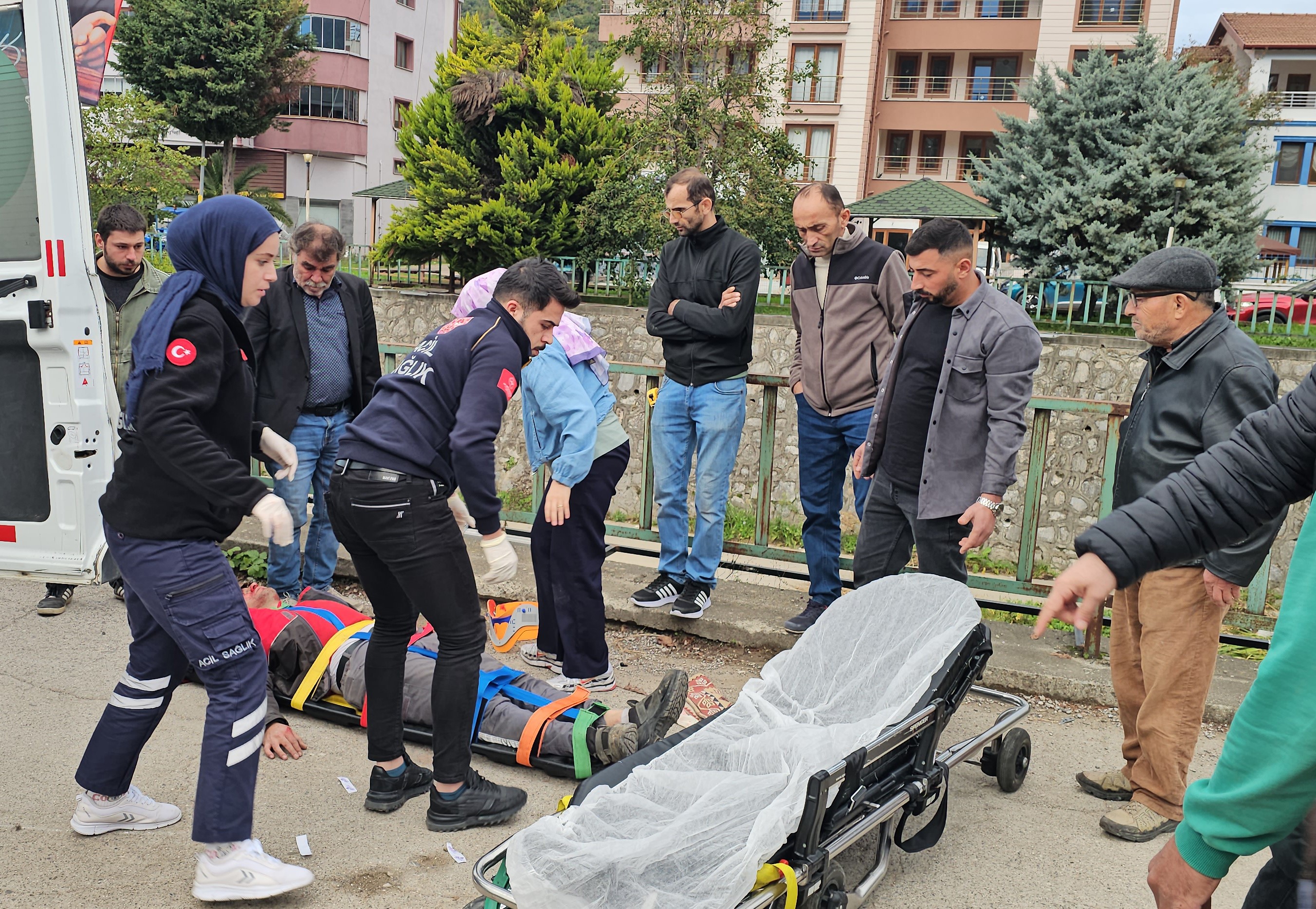 Kastamonu'da Korkutan Kaza Kasksız Sürücü Başından Yaralandı 14