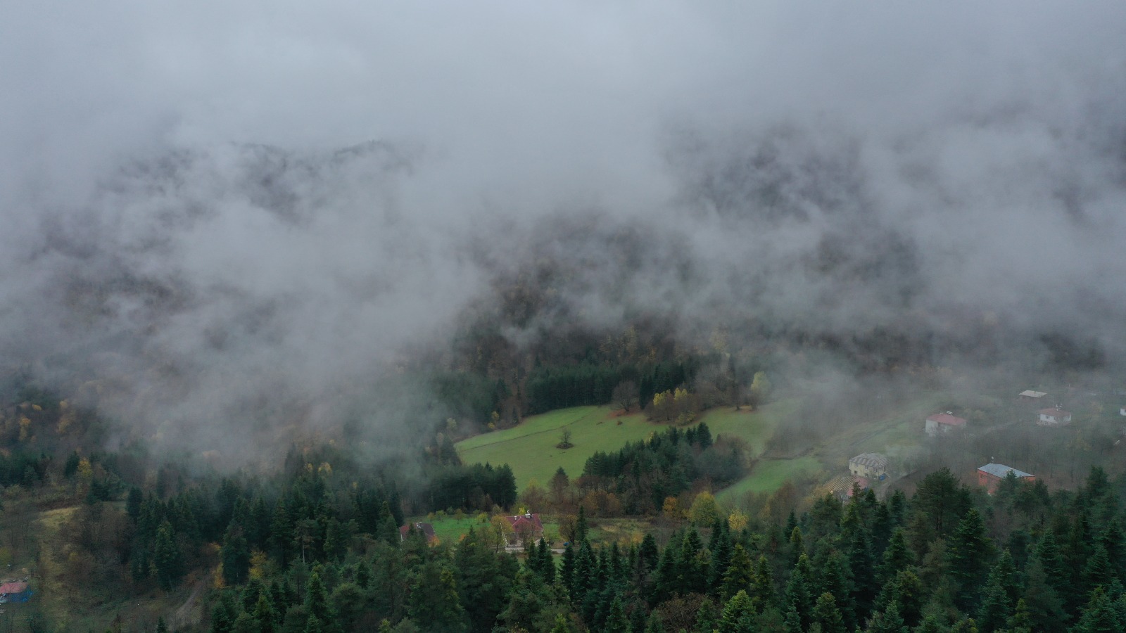 Kastamonu'da Sonbaharın Renkleri Sisle Birleşti