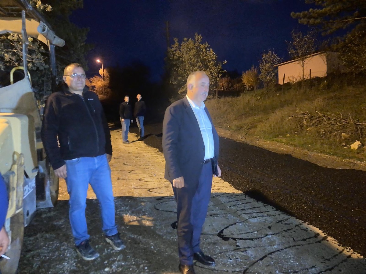 Kastamonu'nun Ilçesinde Asfalt Çalışmalarını Yerinde Inceledi 22