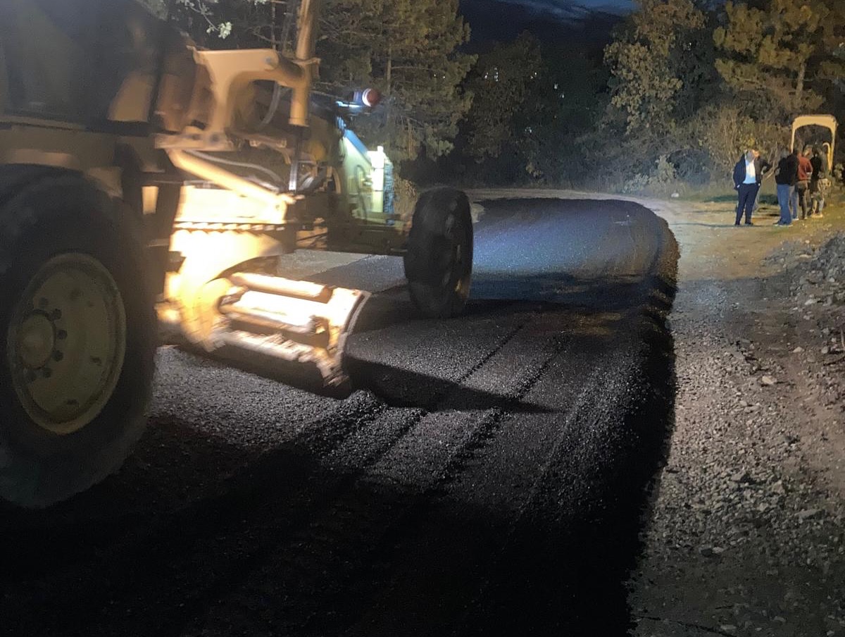 Kastamonu'nun Ilçesinde Asfalt Çalışmalarını Yerinde Inceledi 4