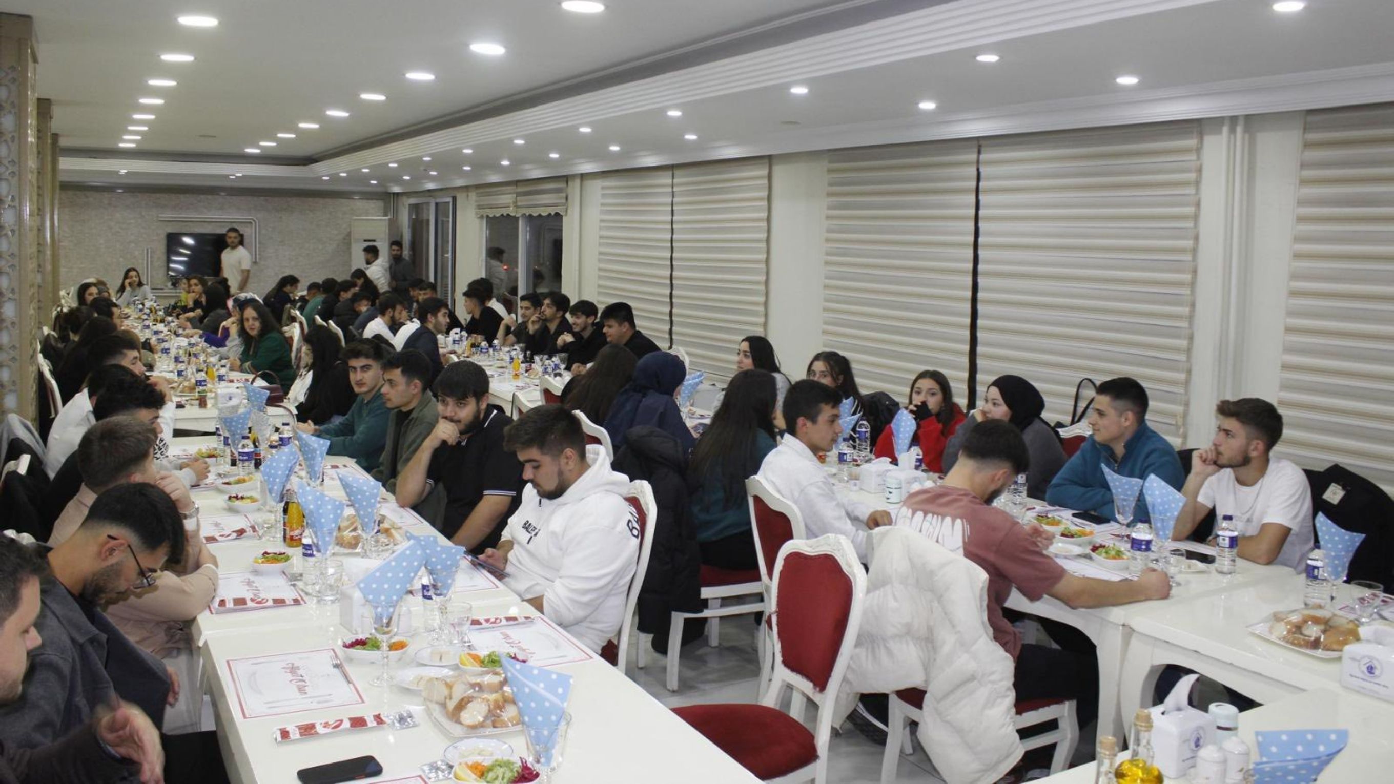 Kastamonu’nun Ilçesinde Gençlik Rüzgarı Esti Kaymakam Uçar Öğrencilerle Aynı Sofrada Buluştu (4)