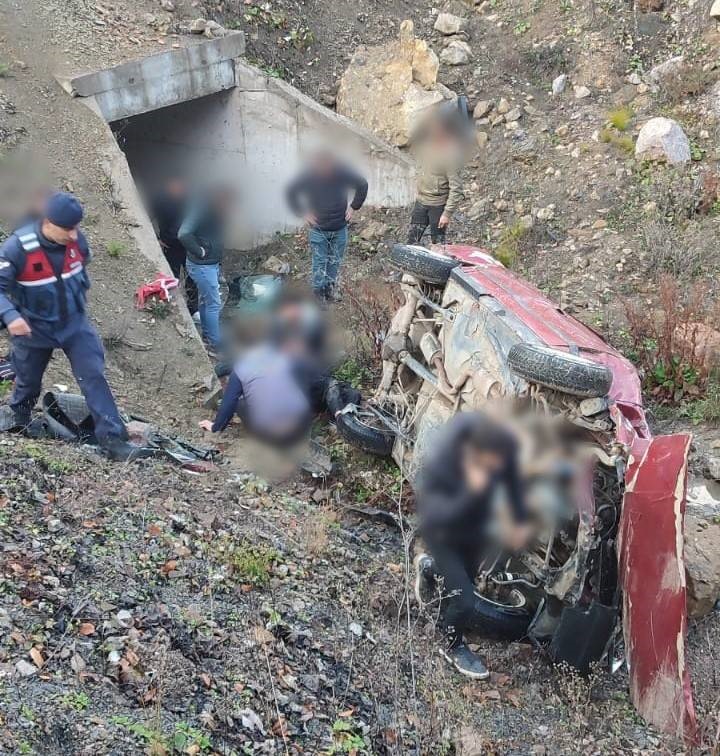 Kontrolden Çıkan Otomobil Uçuruma Yuvarlandı Sürücü Yaşamını Yitirdi 4