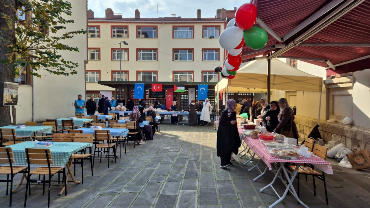 Merhametin Adresi Devrekani Gazze İçin Hayır Çarşısı (2)