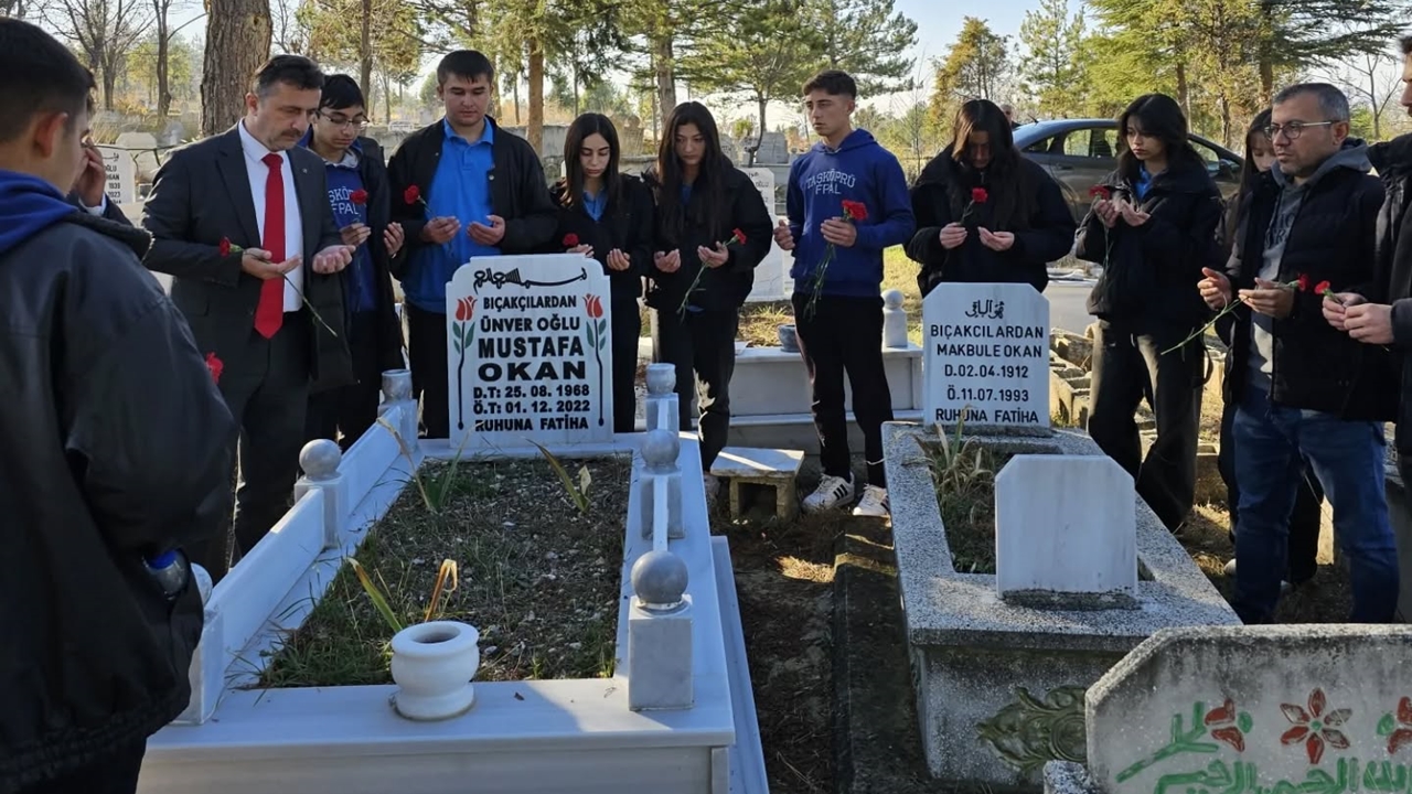 Öğretmenler Günü Taşköprü Mezar (1)