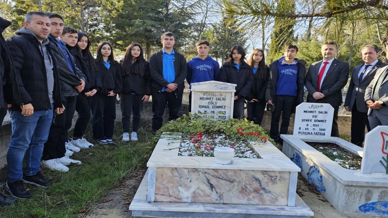 Öğretmenler Günü Taşköprü Mezar (2)