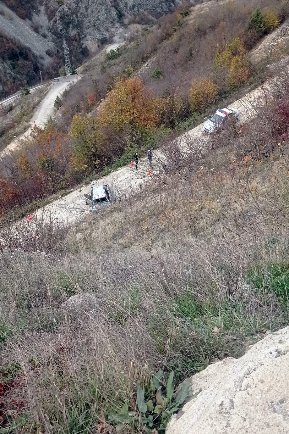 Otomobil Uçuruma Yuvarlandı! Kaza Hava Aydınlanınca Fark Edildi 1 Kişi Ağır Yaralandı! 44