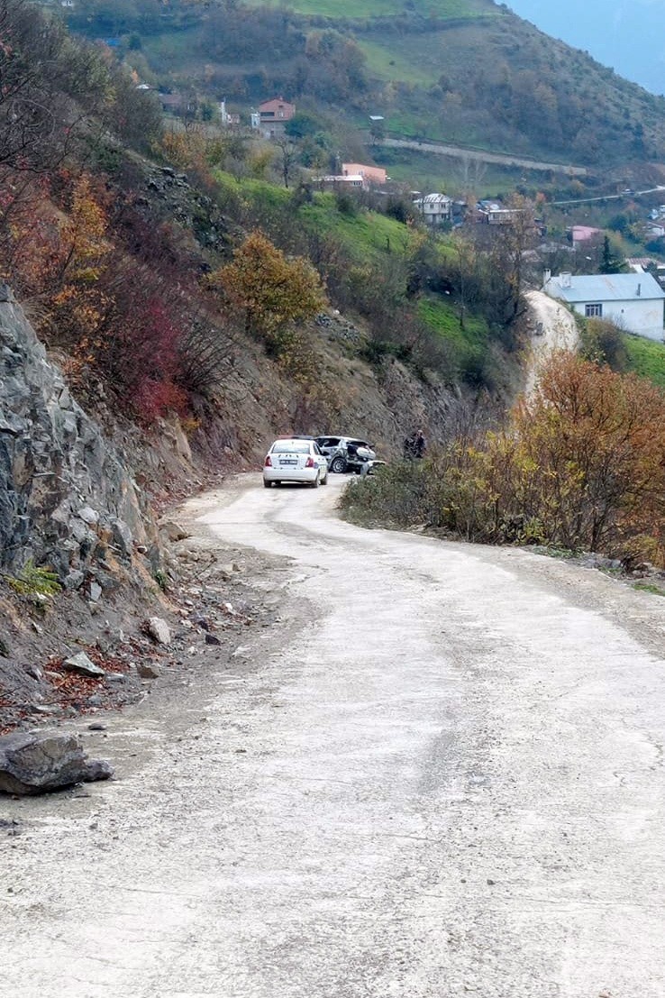 Otomobil Uçuruma Yuvarlandı! Kaza Hava Aydınlanınca Fark Edildi 1 Kişi Ağır Yaralandı! 45