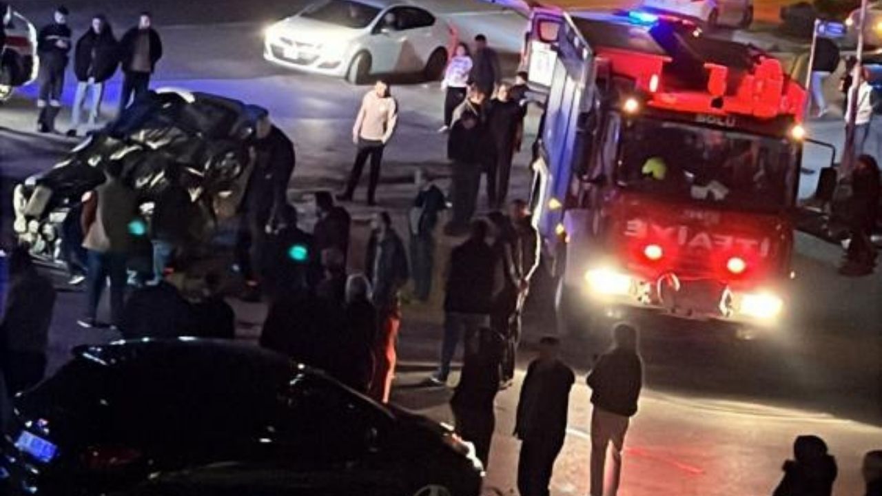 Refüje Ve Elektrik Direğine Çarpan Otomobil Takla Attı! 1 Yaralı (2)