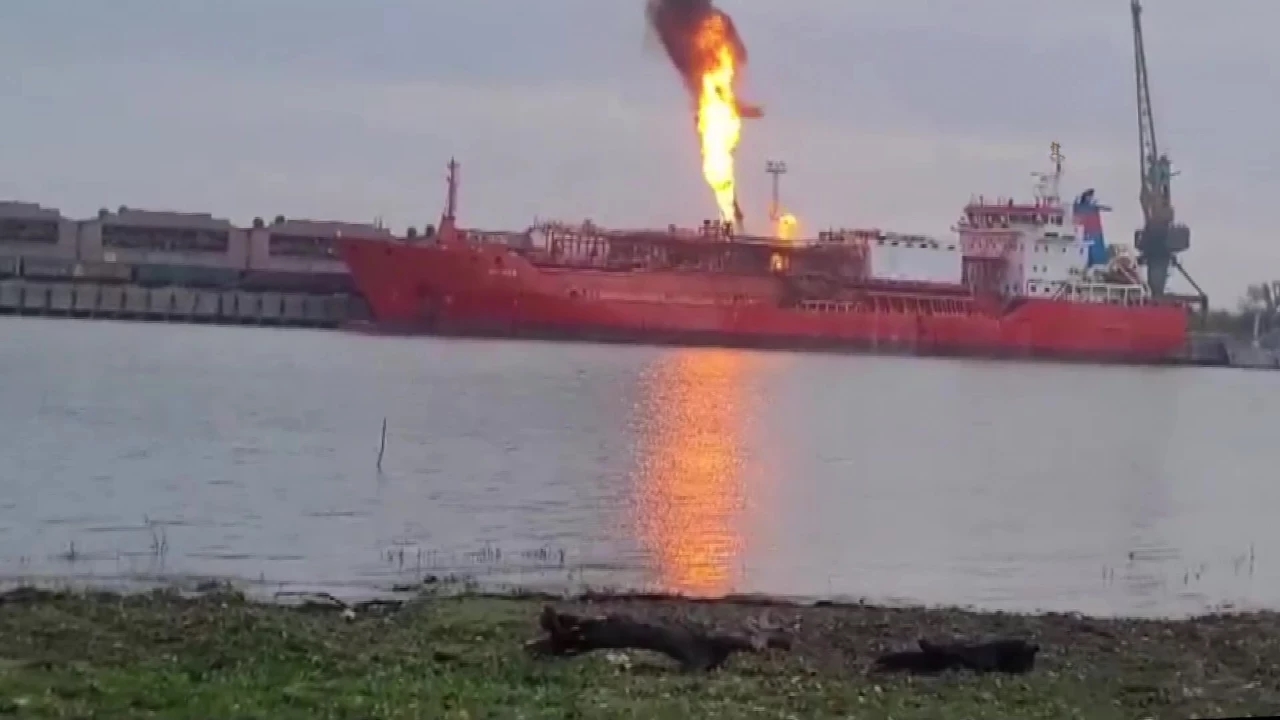 Rusya Türk Gemisini Vurdu (1)