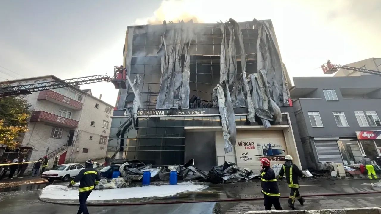 Son Dakika Parfüm Deposunda Facia! Ölü Ve Yaralılar Var (2)