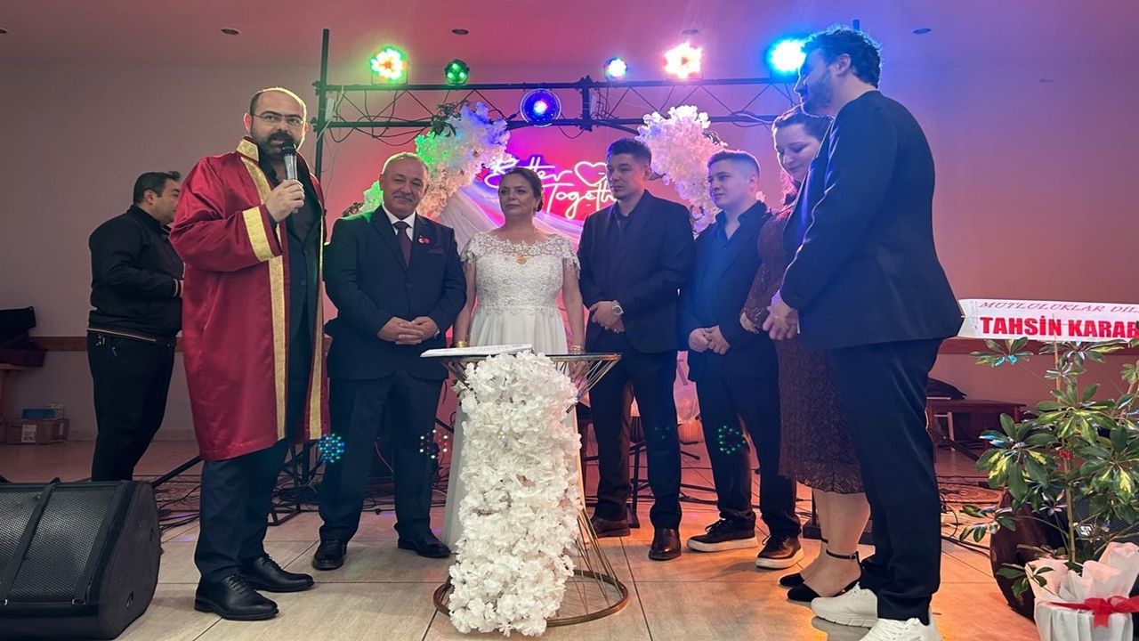 Suat Bazlamaçcı Ile Bediha Midesizoğlu (2)