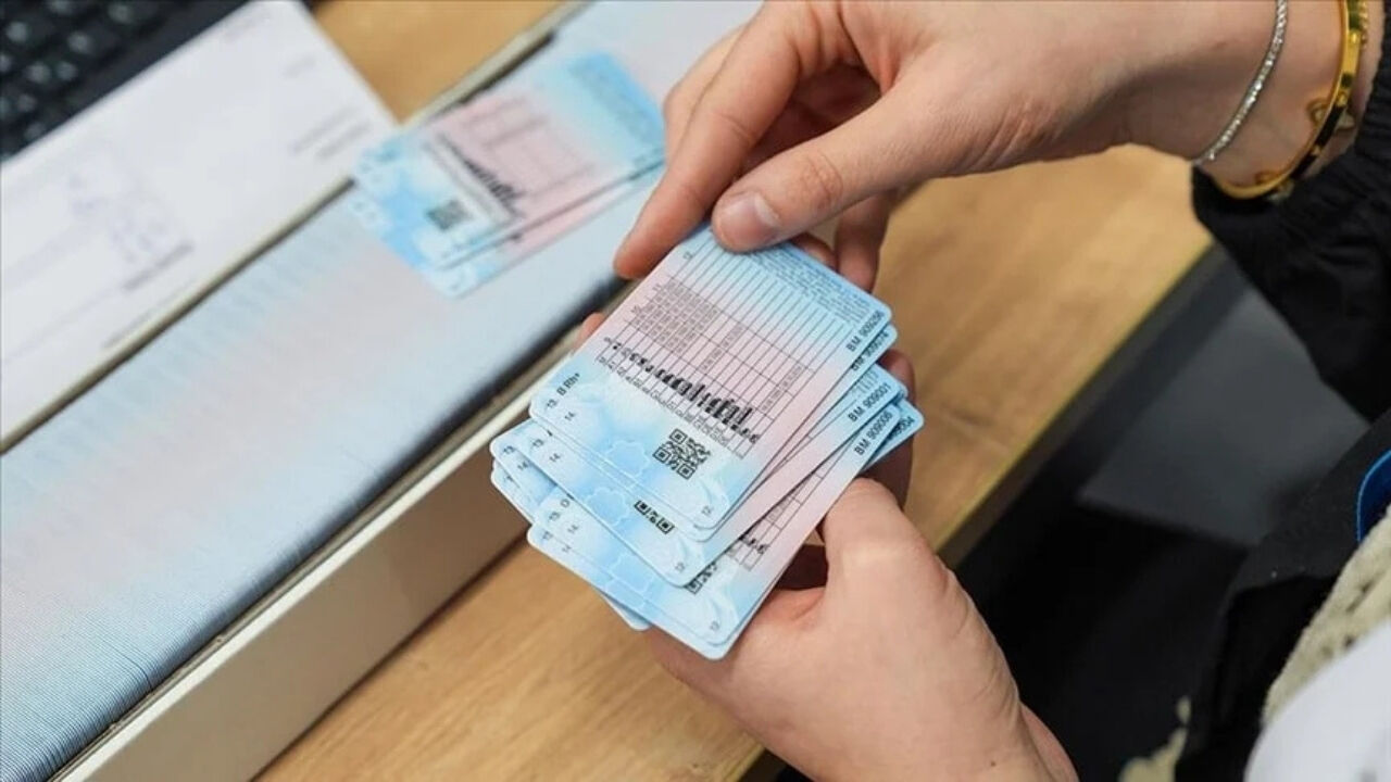 Sürücülere Müjde Ehliyetlerdeki O Şart Kalkacak