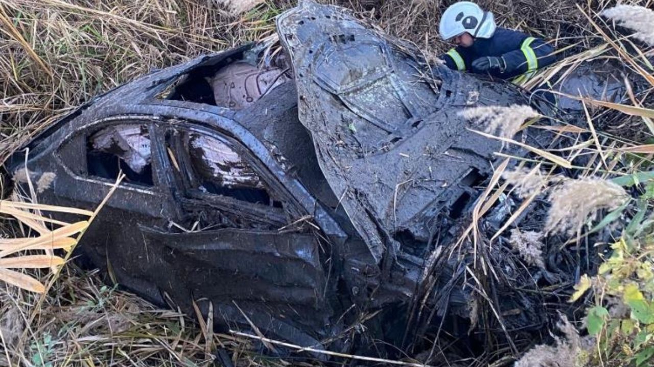 Tarlaya Devrilen Otomobil Can Aldı 2 Ölü, 1 Yaralı (2)