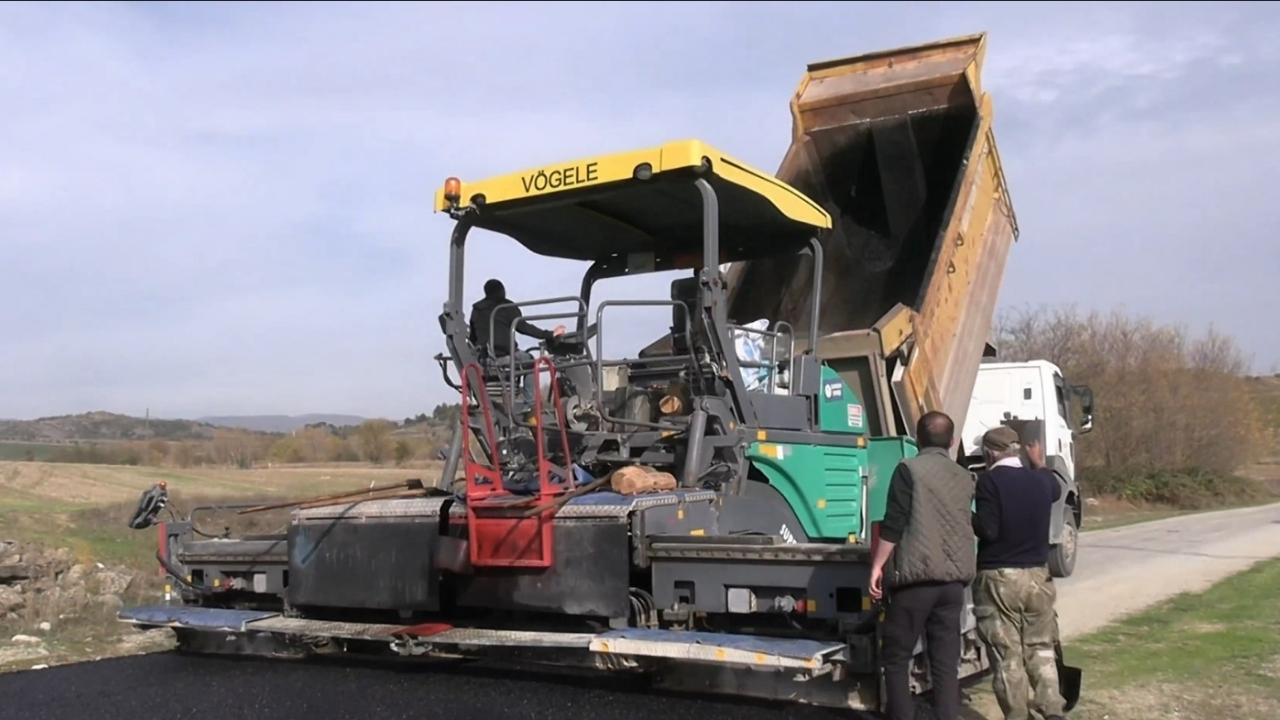 Taşköprü Köyünde Yol Altyapısı Güçleniyor Çalışmalar Sürüyor (2)
