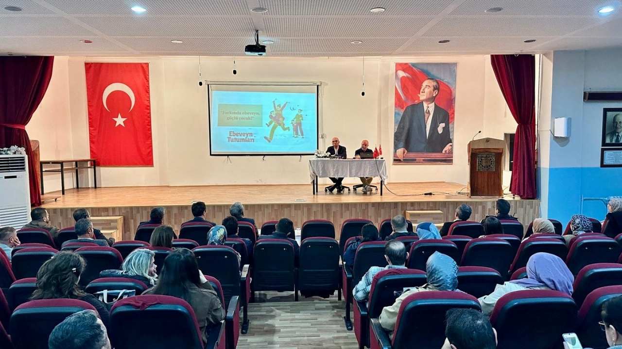 Taşköprü’de ‘Aile Yılı’ Söyleşisi Ebeveyn Tutumları Masaya Yatırıldı (4)