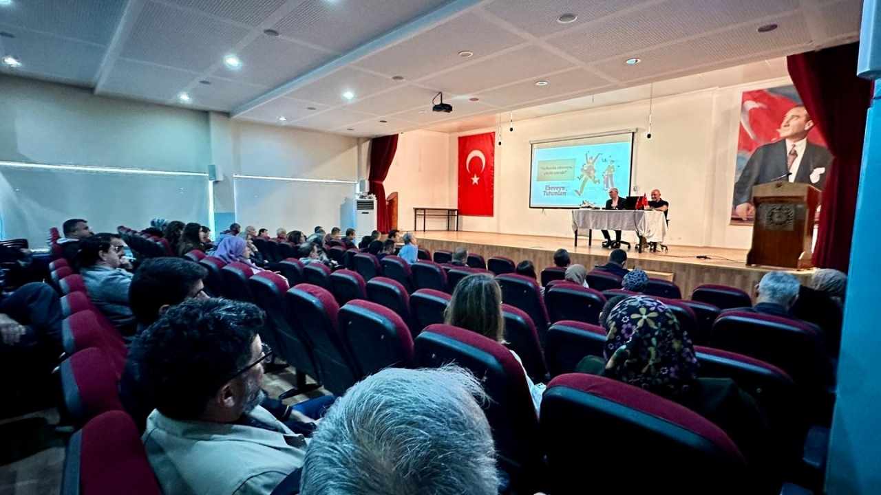 Taşköprü’de ‘Aile Yılı’ Söyleşisi Ebeveyn Tutumları Masaya Yatırıldı (7)