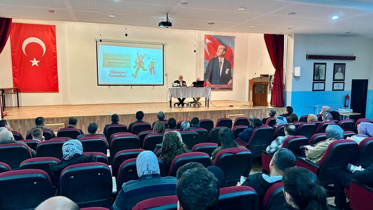 Taşköprü’de ‘Aile Yılı’ Söyleşisi Ebeveyn Tutumları Masaya Yatırıldı (8)