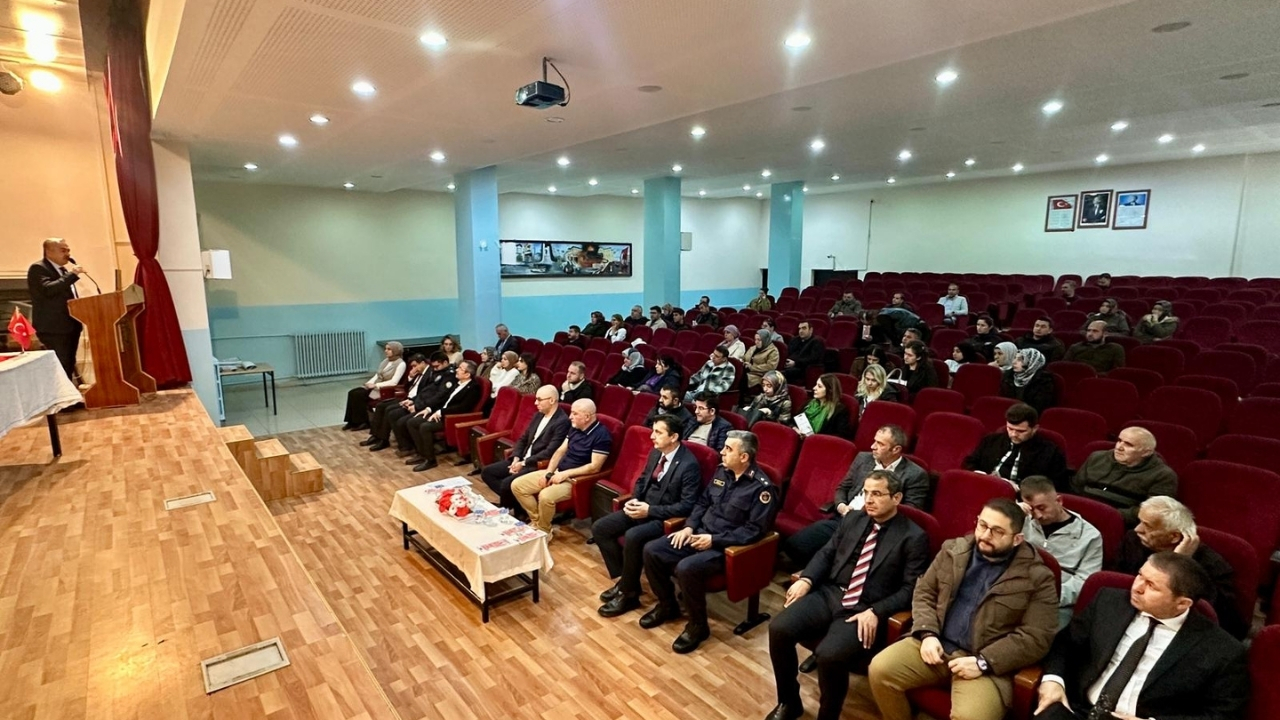 Taşköprü’de ‘Aile Yılı’ Söyleşisi Ebeveyn Tutumları Masaya Yatırıldı (9)