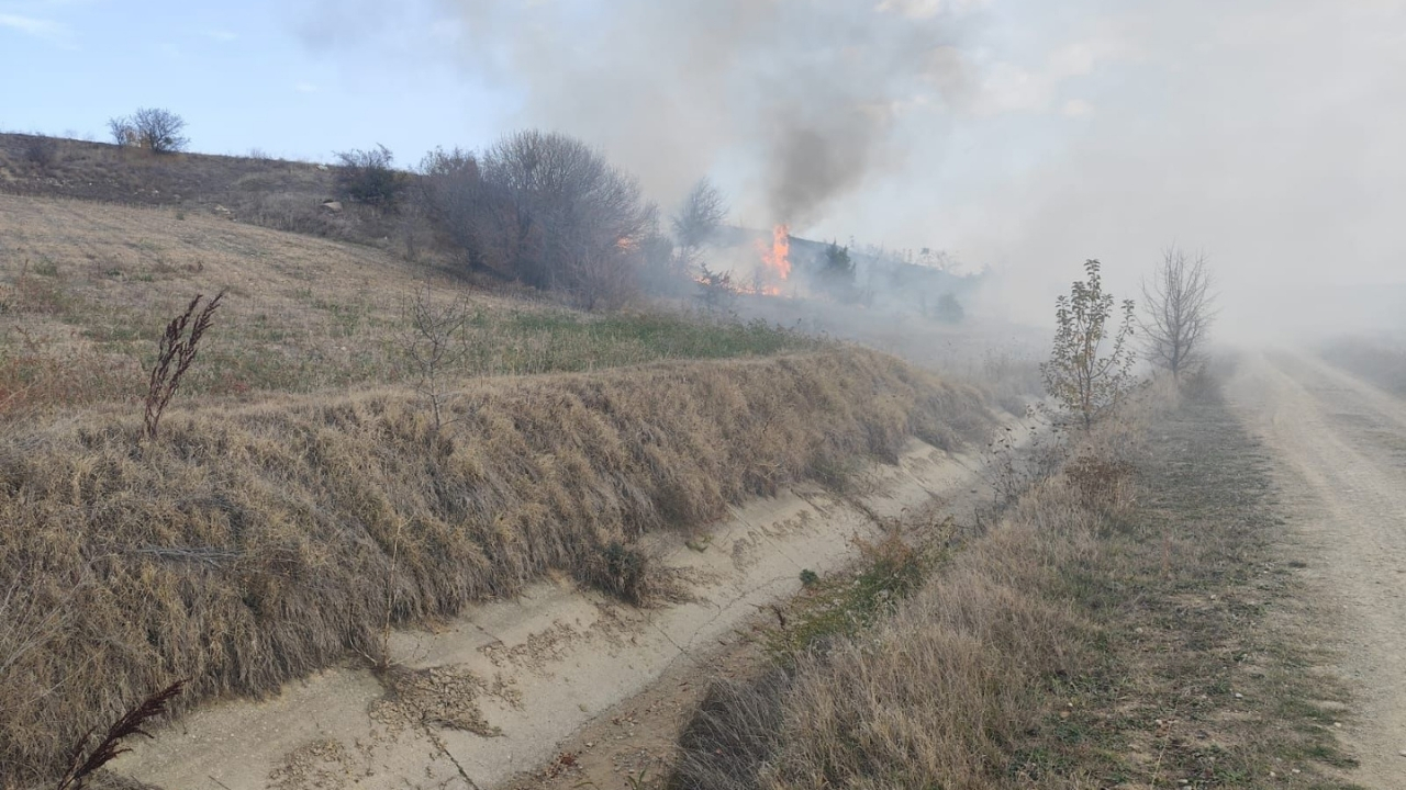 Taşköprü’de Alevler Korkuttu, İtfaiye Ekipleri Zamanla Yarıştı (3)