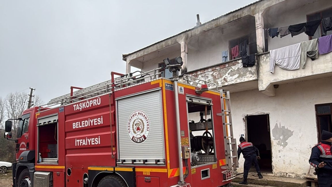 Taşköprü’de Korku Dolu Dakikalar İki Katlı Binada Yangın Çıktı (3)