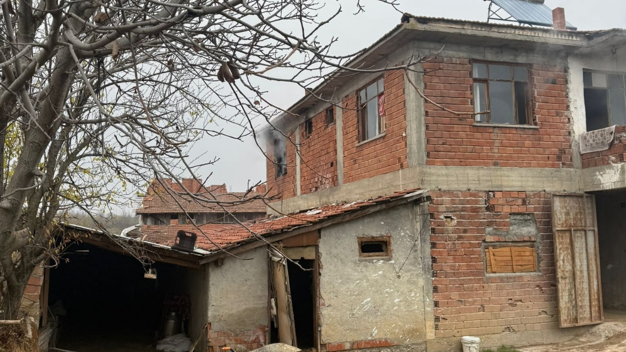 Taşköprü’de Korku Dolu Dakikalar İki Katlı Binada Yangın Çıktı (5)