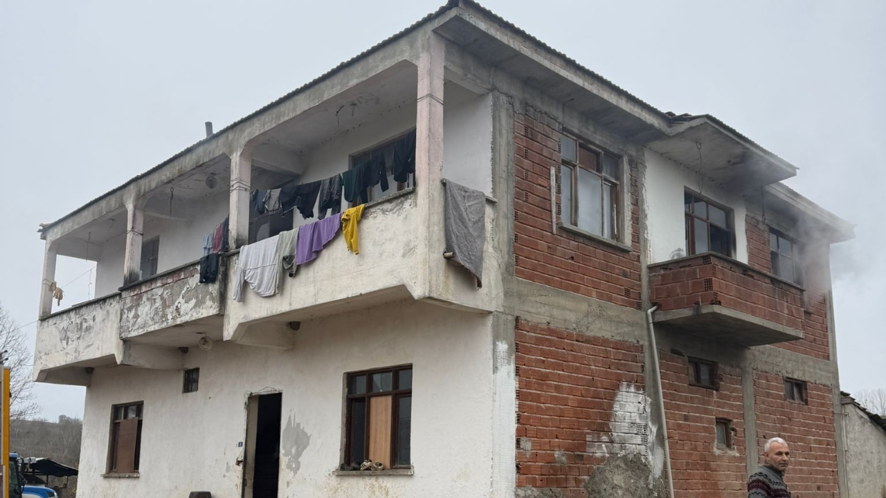 Taşköprü’de Korku Dolu Dakikalar İki Katlı Binada Yangın Çıktı (7)