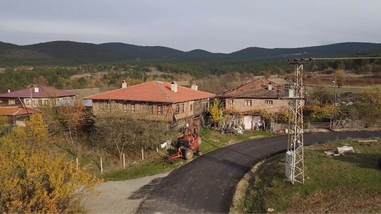 Taşköprü’de Köy Yoluna Asfalt Dokunuşu (2)