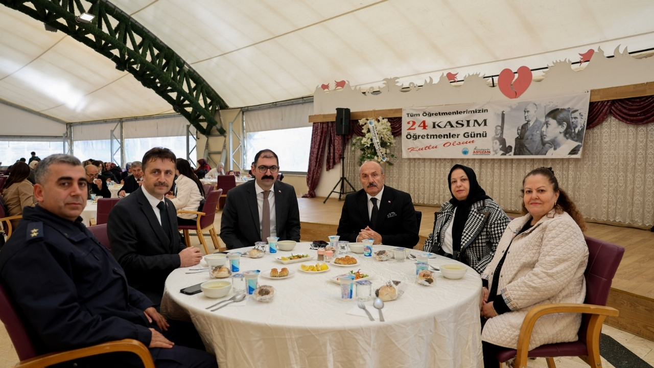 Taşköprü’de Öğretmenler Günü Coşku Ve Saygı Ile Kutlandı (15)