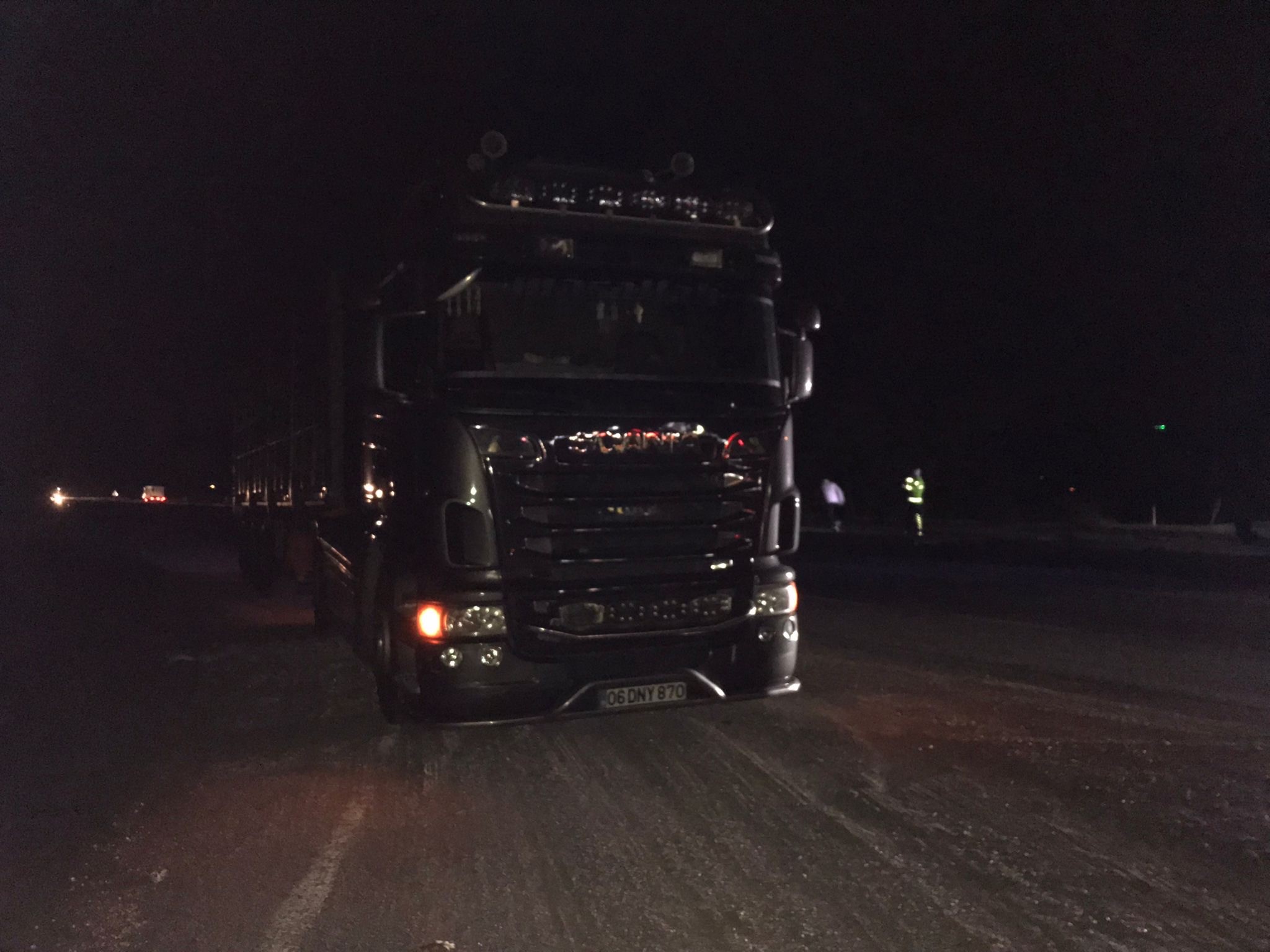 Tır Otomobile Çarptı Feci Kazada 2 Kişi Yaralandı 3