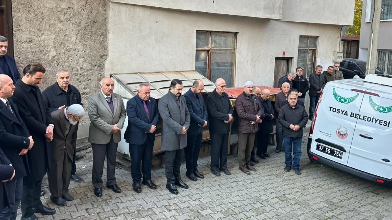 Tosya’da Ülkücü Hareketin Çınarı Dualarla Ebediyete Uğurlandı (3)