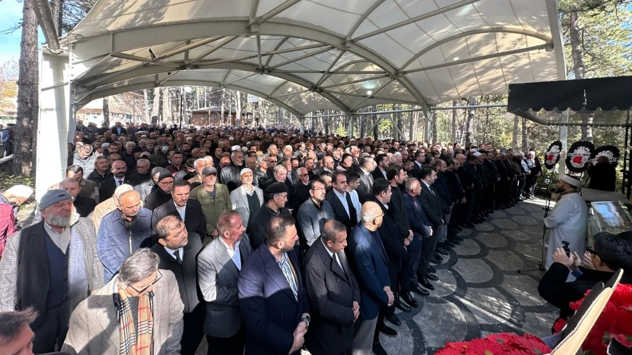 Tosya’da Ülkücü Hareketin Çınarı Dualarla Ebediyete Uğurlandı (4)