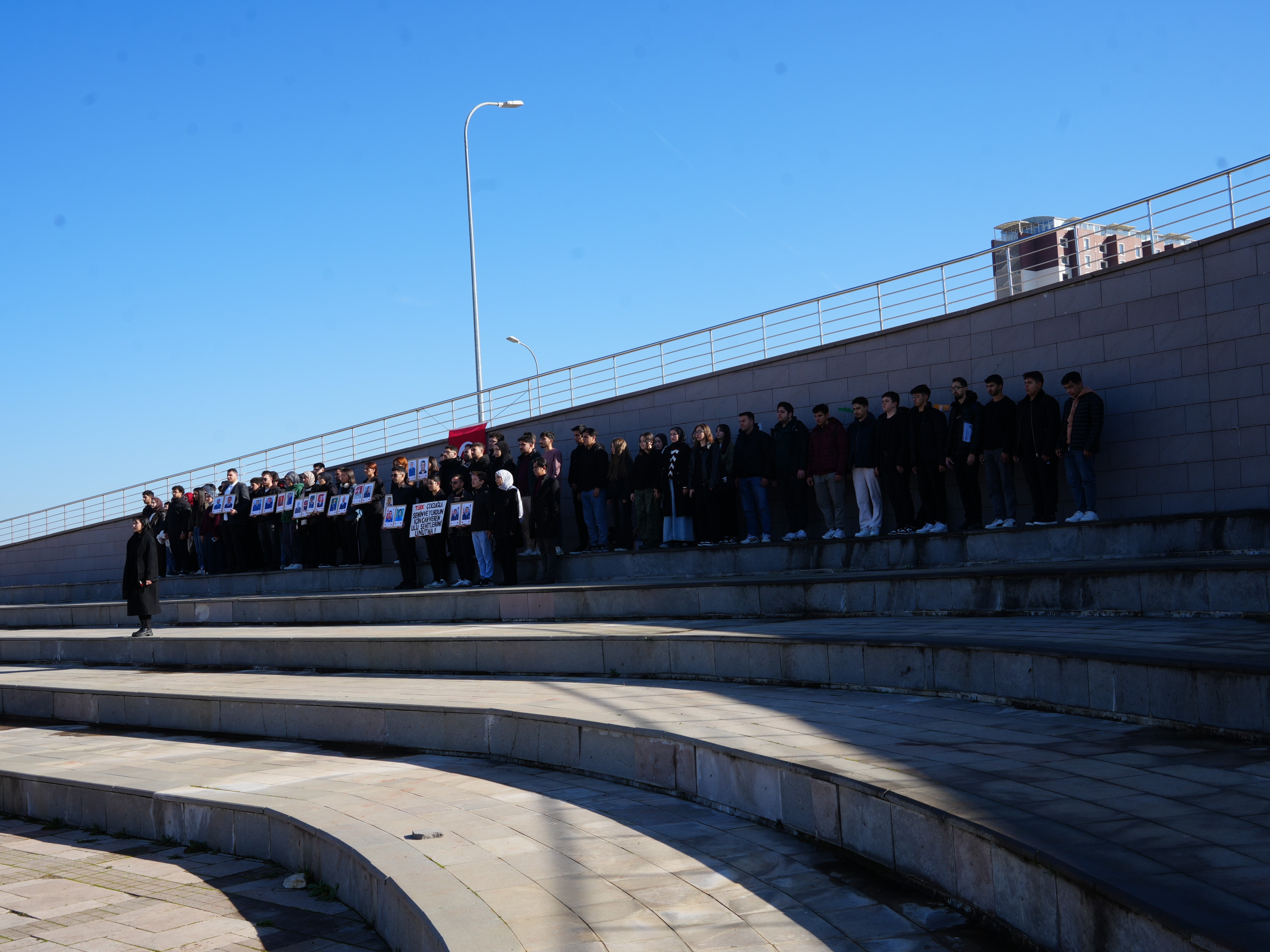 Üniversite Öğrencileri Kastamonu'da Şehitleri Andı