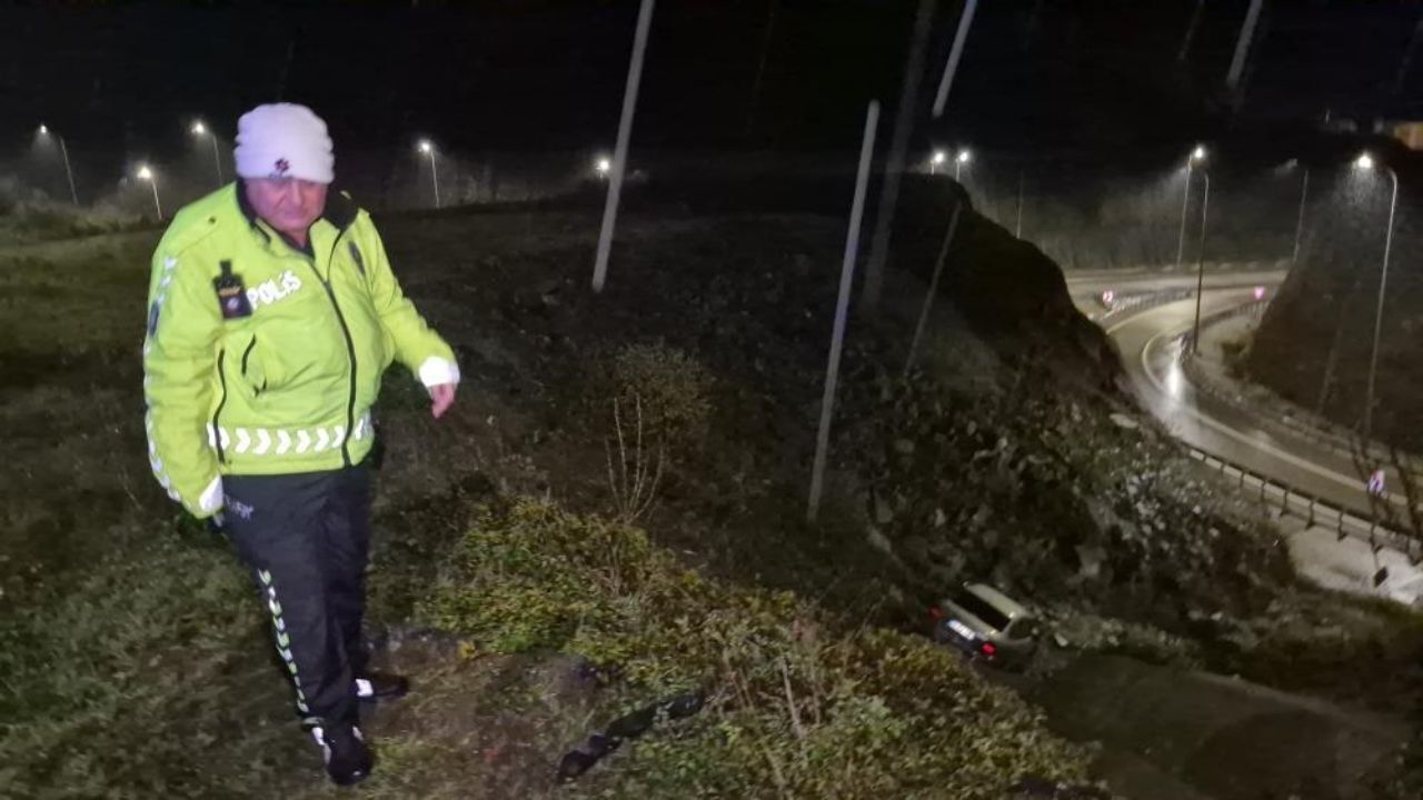 Yağış Kabusa Döndü Otomobil 20 Metre Aşağıya Uçtu (1)