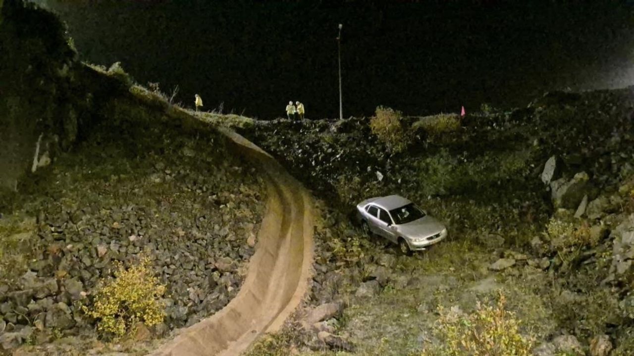 Yağış Kabusa Döndü Otomobil 20 Metre Aşağıya Uçtu (2)