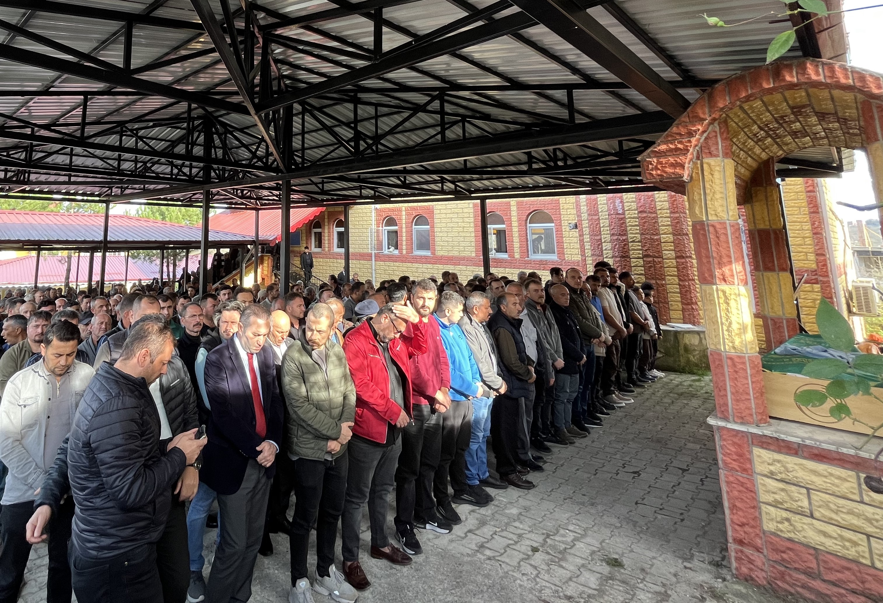 Yaşamını Yitiren 6. Sınıf Öğrencisi Toprağa Verildi Ağabeyi De 6 Yaşındayken Vefat Etmiş! 22