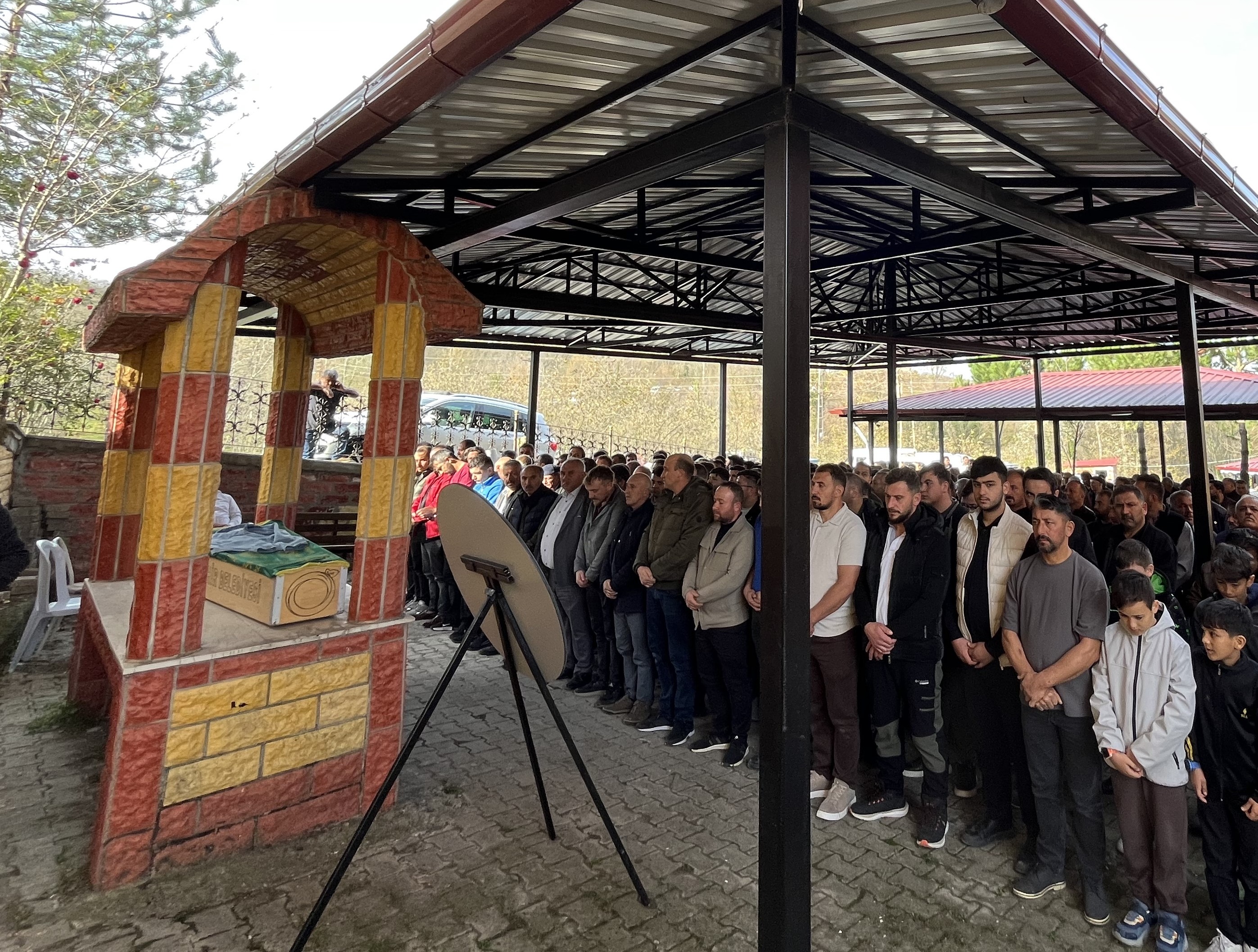 Yaşamını Yitiren 6. Sınıf Öğrencisi Toprağa Verildi Ağabeyi De 6 Yaşındayken Vefat Etmiş! 44