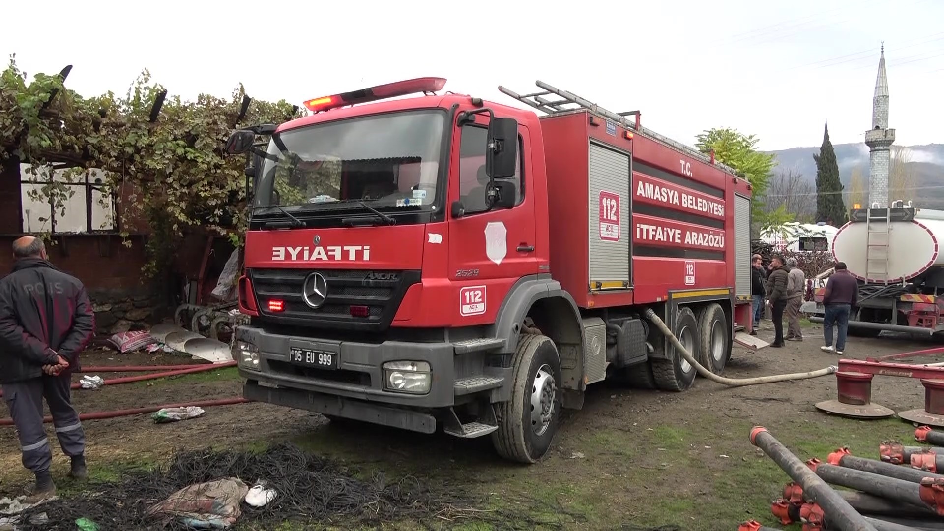 Yaşlı Çiftçinin Evi Yandı Biriktirdiği Paralar Ve Eşyaları Küle Döndü 6